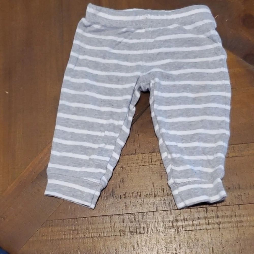 🐻   Carter's Gray and White Striped All- Star PANTS
